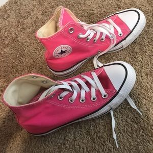 BRAND NEW pink converse chuck taylors
